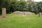 Otoczony kamiennym kręgiem grobowiec leżący w północno-wschodniej części kompleksu Balnuaran of Clava