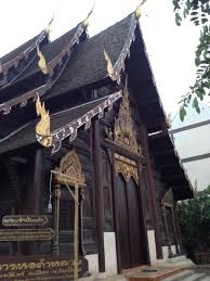 Front głównego pawilonu Wat Phan Tao