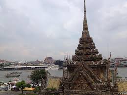 Widok ze świątyni Wat Arun na Bangkok