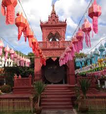 Wat Phra That Hariphunchai  - "dzwonnica" z gongiem